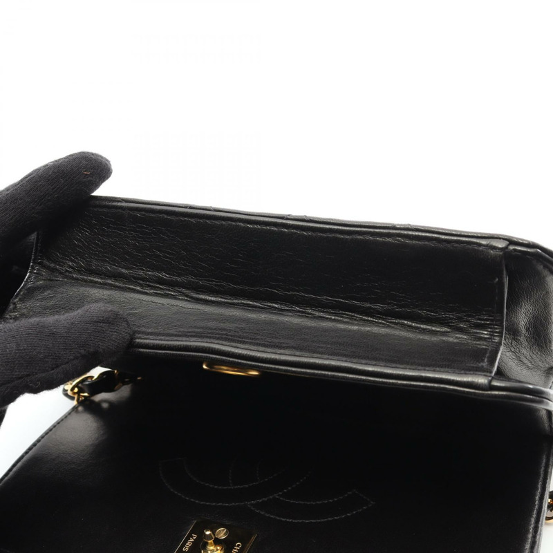 香奈兒迷你絎縫全蓋鏈條單肩背包，羊皮材質，黑色，二手，金色五金配件。-11