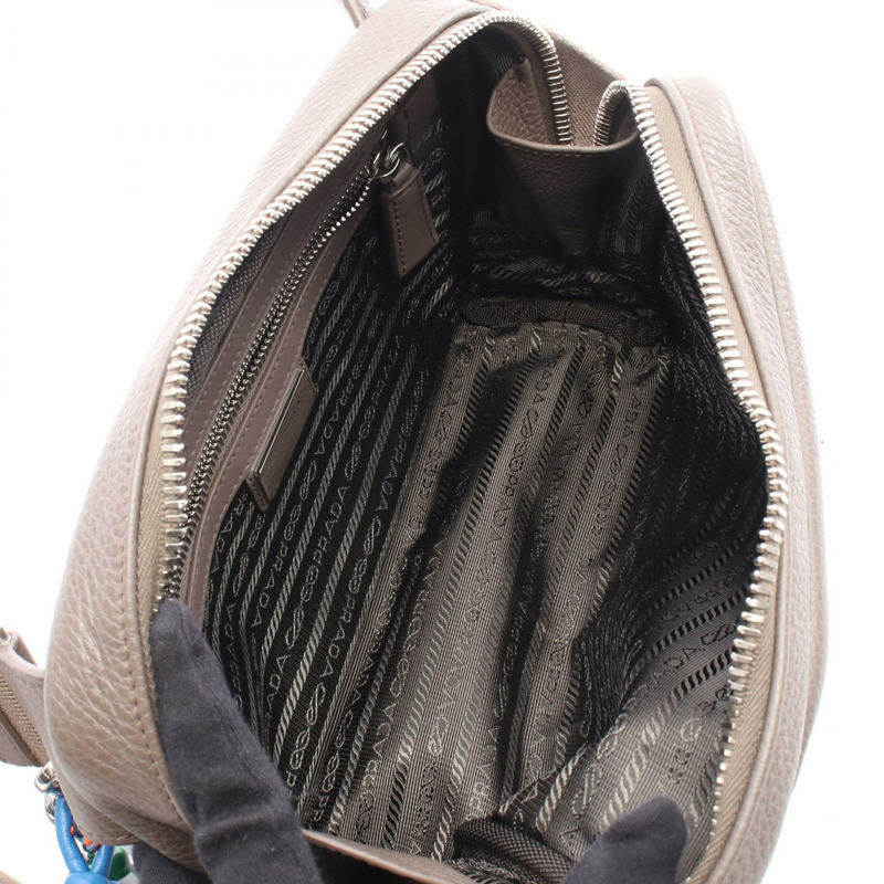 PRADA VIT.DAINO 男士單肩斜背包 2VH181 皮革灰色二手男士標誌-2