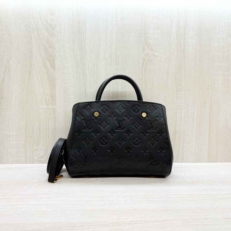 LV 黑牛皮壓紋金釦手提斜背蒙田包BB M41053-0