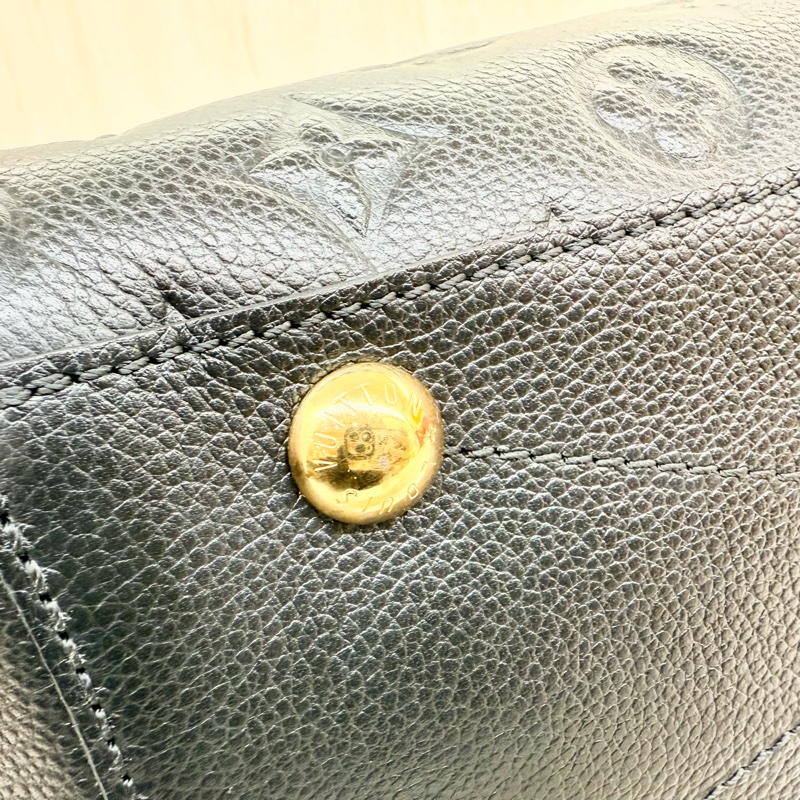 LV 黑牛皮壓紋金釦手提斜背蒙田包BB M41053-10