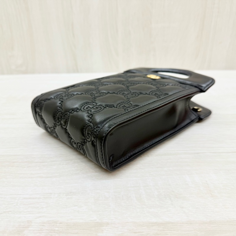 GUCCI黑金牛皮壓紋縫線直立手機包723776-5