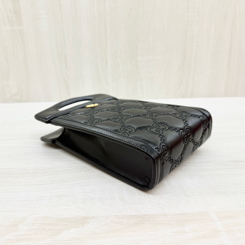 GUCCI黑金牛皮壓紋縫線直立手機包723776-6