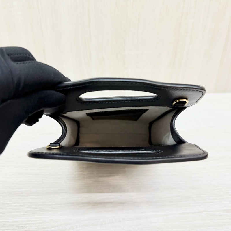 GUCCI黑金牛皮壓紋縫線直立手機包723776-7