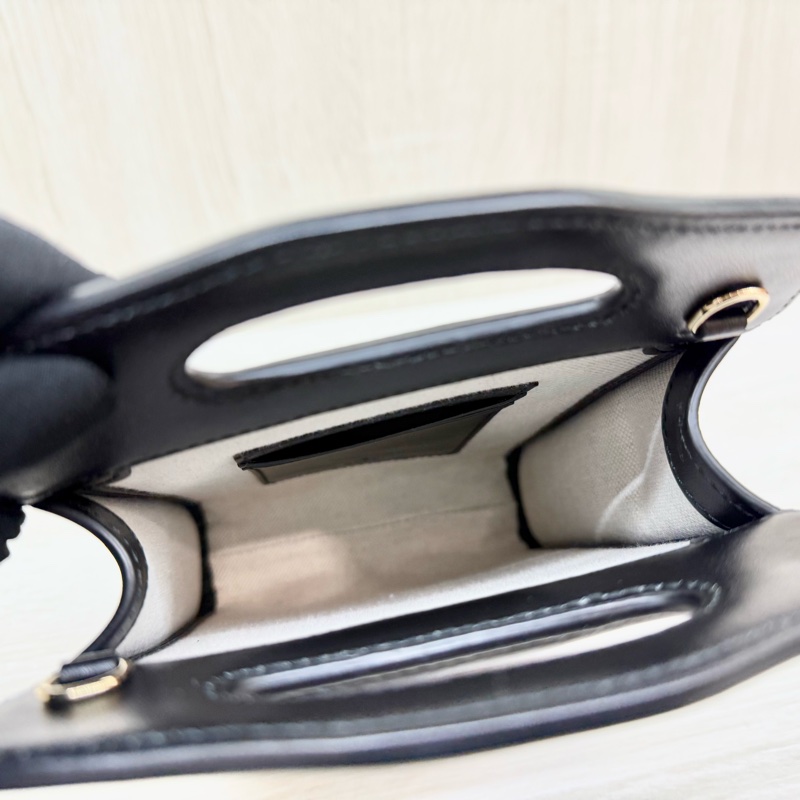 GUCCI黑金牛皮壓紋縫線直立手機包723776-8