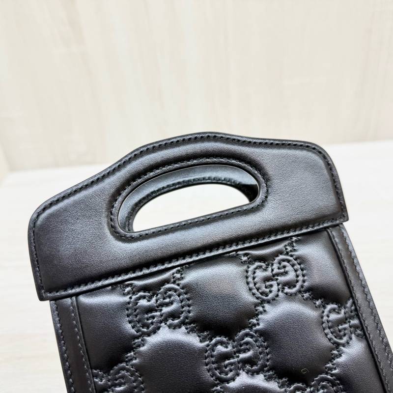 GUCCI黑金牛皮壓紋縫線直立手機包723776-9