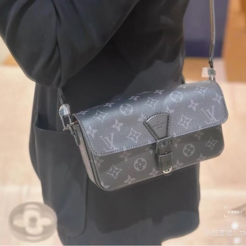 ®️LV Montsouris 黑灰 斜背包M83567