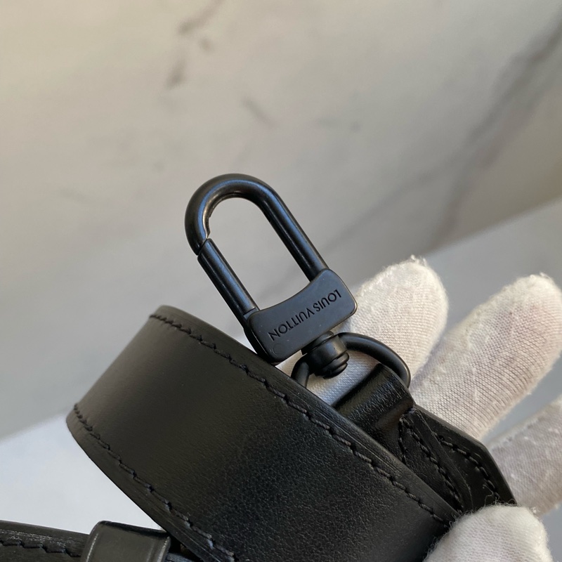 ®️LV Montsouris 黑灰 斜背包M83567-30