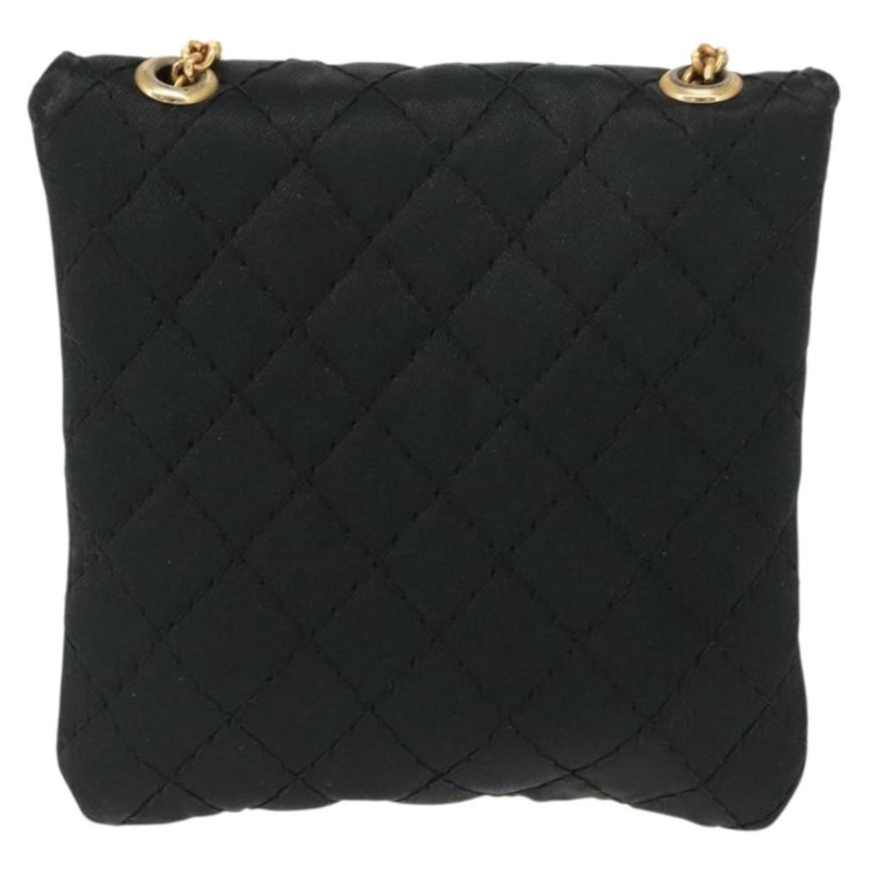 【日本直送】香奈兒 (CHANEL) 菱格紋鏈條肩背包，緞面黑色，金色雙C標誌，正品編號 ki6158-1