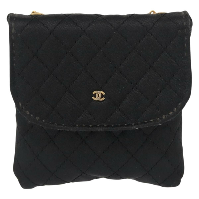 【日本直送】香奈兒 (CHANEL) 菱格紋鏈條肩背包，緞面黑色，金色雙C標誌，正品編號 ki6158-12