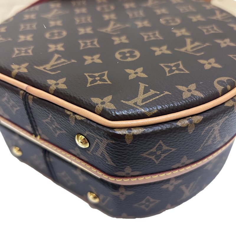 LV字紋硬殼圓餅提背二用包-4