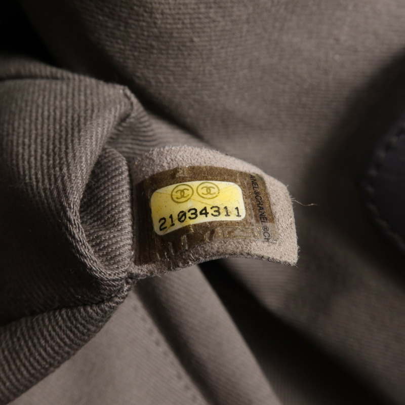 CHANEL 牛皮皮革Chain Shoulder銀扣肩背袋-11