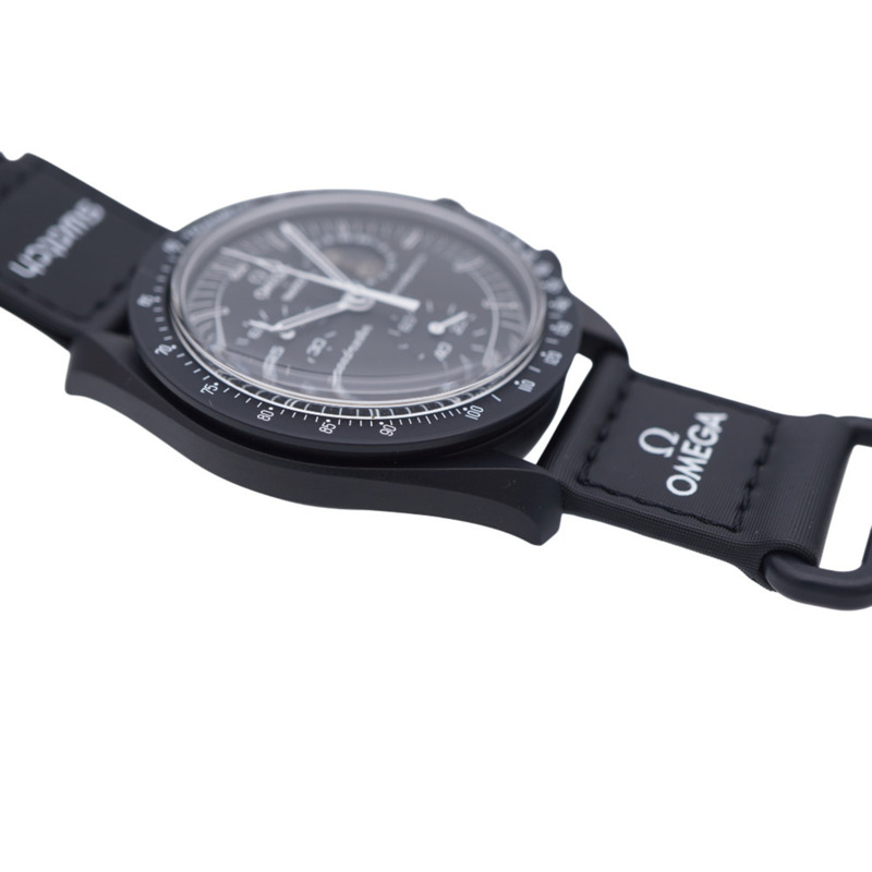 全新歐米茄石英 x Swatch 聯名款「登月計畫」史努比超霸系列 S033B700 腕錶，尼龍/生物陶瓷白色錶帶，1752 歐米茄男士腕錶-5