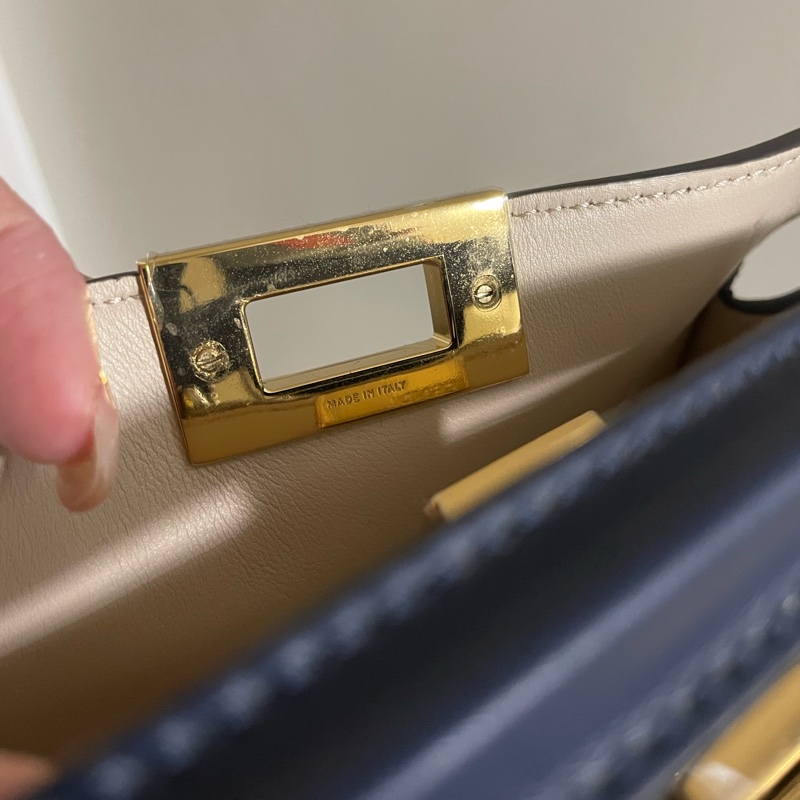 Fendi peekaboo essential 全新 沒使用-7