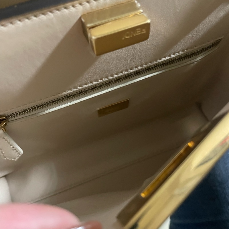 Fendi peekaboo essential 全新 沒使用-8