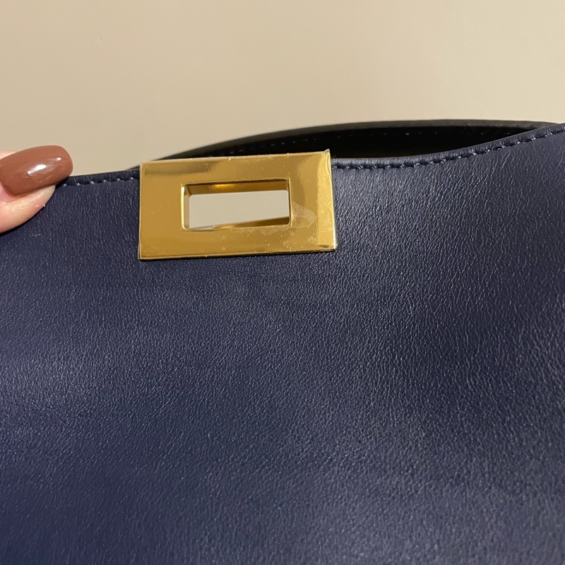Fendi peekaboo essential 全新 沒使用-11