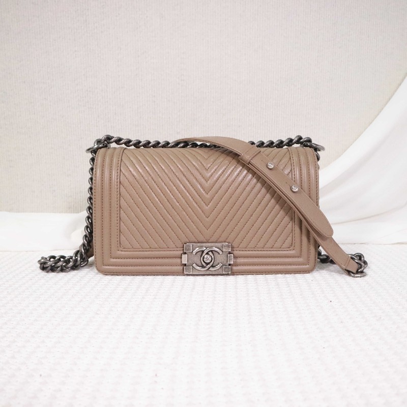 CHANEL  奶茶色V紋 中號 LEBOY 鏈條包 25cm-0