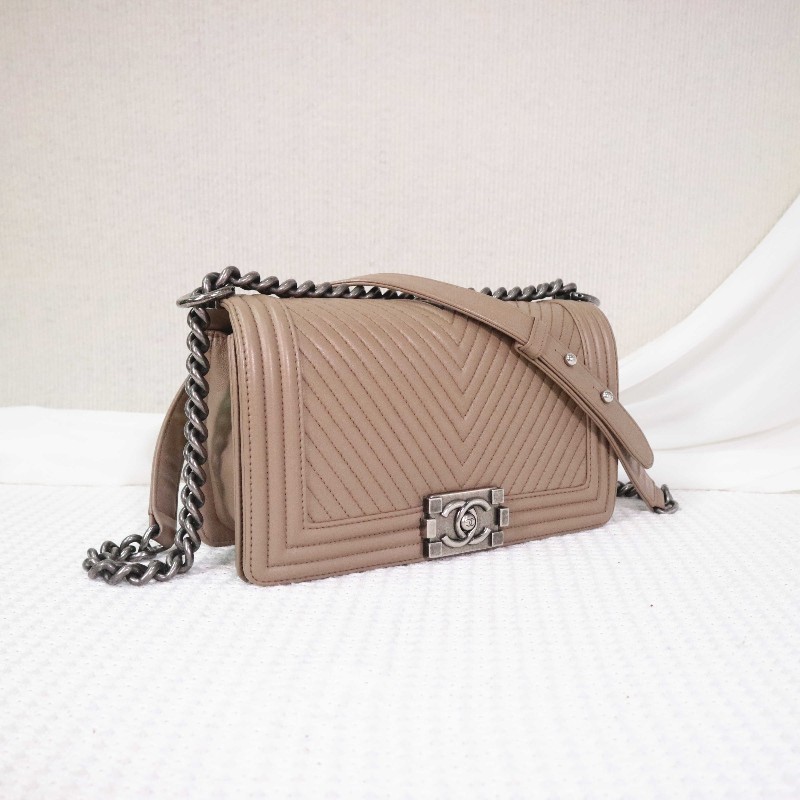 CHANEL  奶茶色V紋 中號 LEBOY 鏈條包 25cm-1