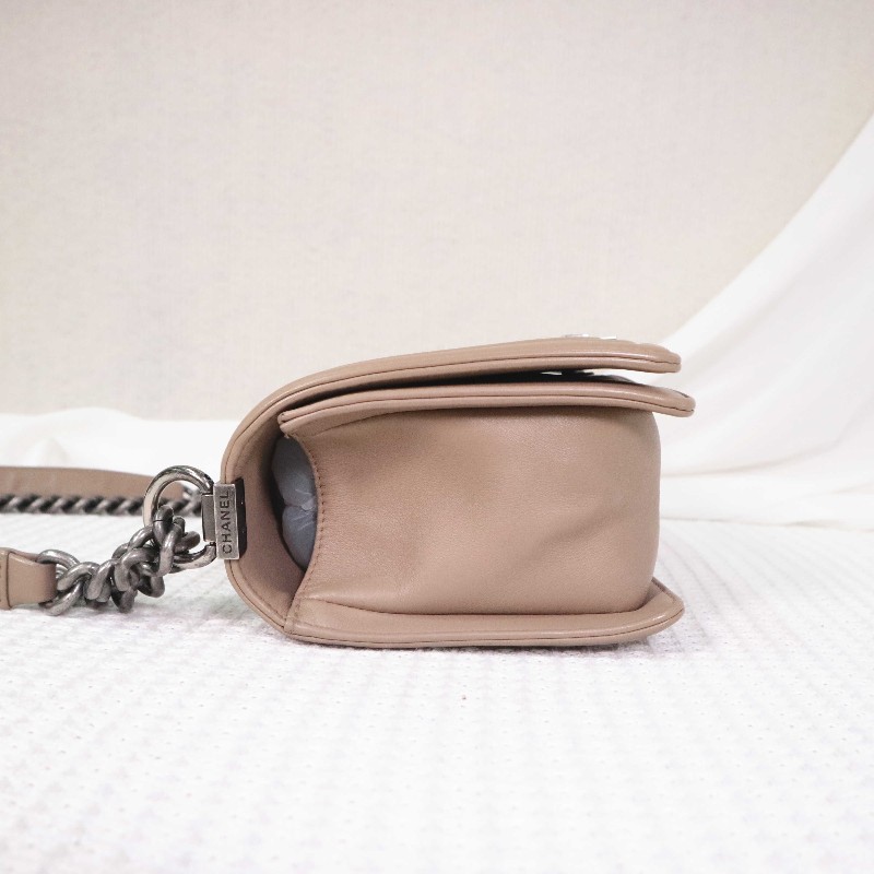 CHANEL  奶茶色V紋 中號 LEBOY 鏈條包 25cm-3