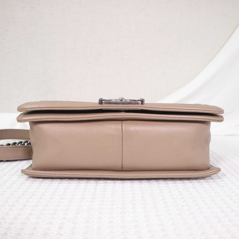 CHANEL  奶茶色V紋 中號 LEBOY 鏈條包 25cm-4