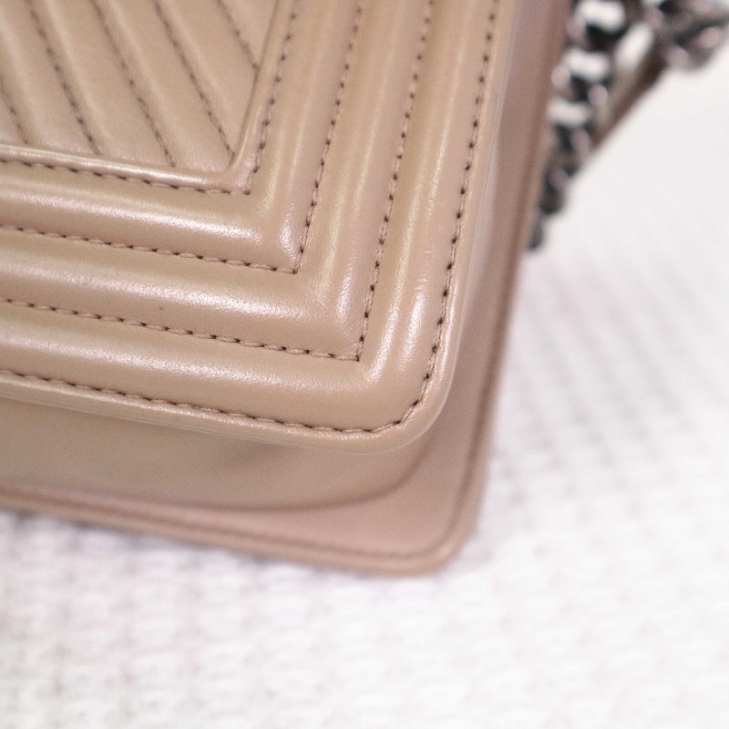 CHANEL  奶茶色V紋 中號 LEBOY 鏈條包 25cm-9