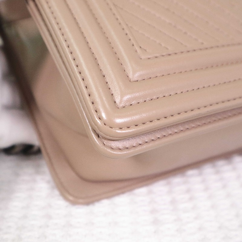 CHANEL  奶茶色V紋 中號 LEBOY 鏈條包 25cm-10