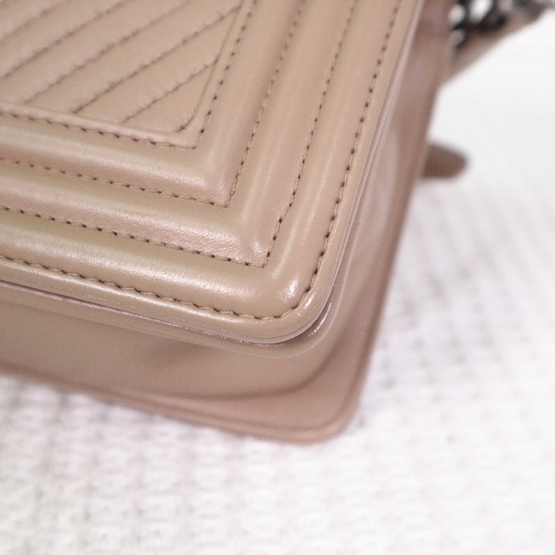 CHANEL  奶茶色V紋 中號 LEBOY 鏈條包 25cm-11