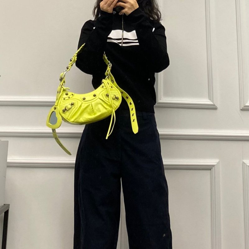 🎊佳節特賣🎁Balenciaga 671309 小羊皮 XS Le Cagole 包 萊姆黃-1