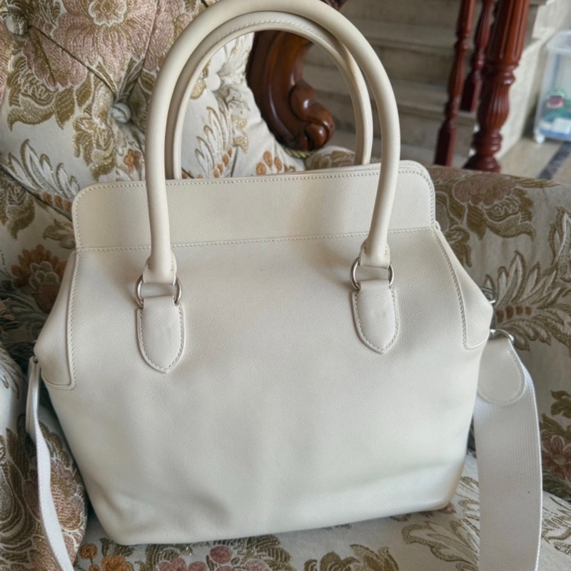 愛馬仕Hermes toolbox牛奶盒子26框p 幾乎全新 奶白色 皮質細膩 銀色五金-1