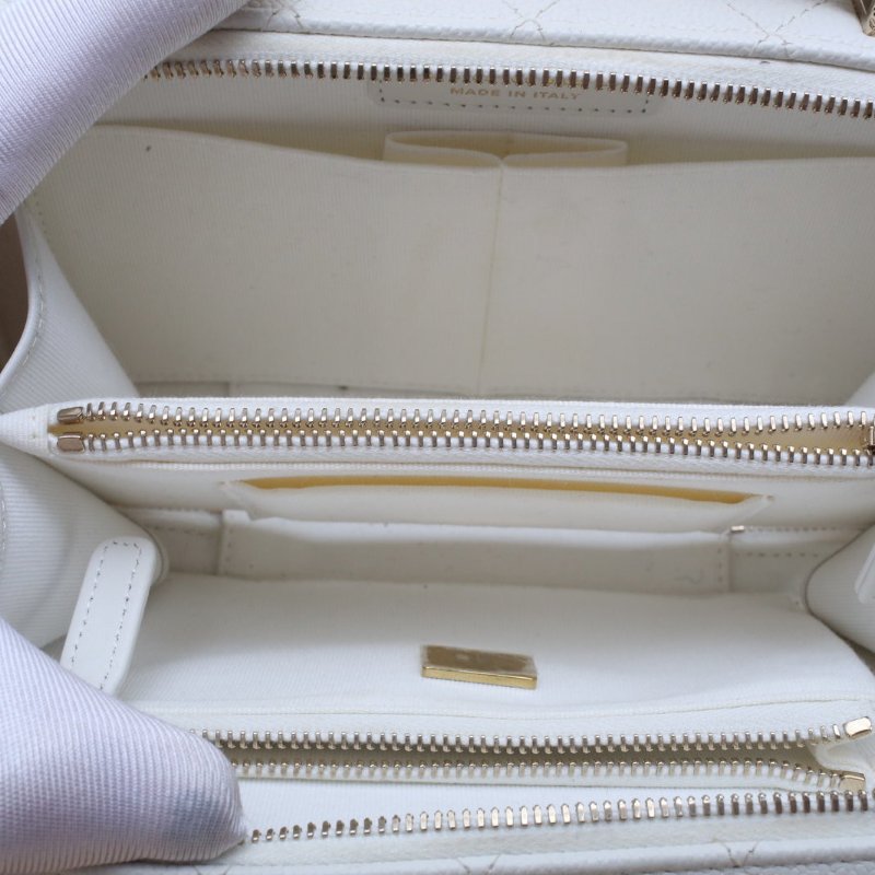 CHANEL 22P手提相機包帶鏡子19米白色荔枝牛皮晶片開淺金扣皮手柄肩背包-3