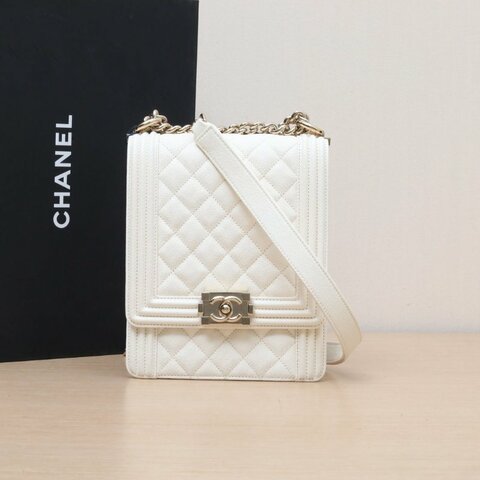 CHANEL Leboy豎版16米白色荔枝牛皮28開金扣菱格紋肩背包