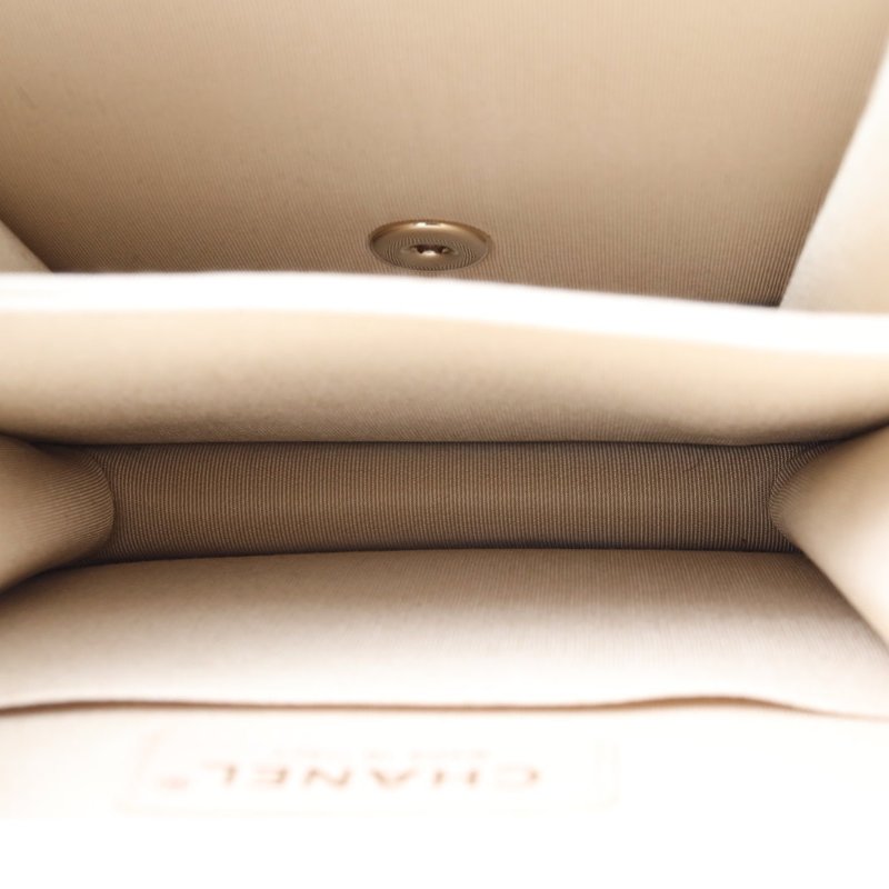 CHANEL Leboy豎版16米白色荔枝牛皮28開金扣菱格紋肩背包-2