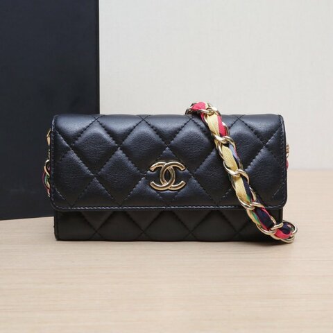 CHANEL 黑色羊皮30開金扣彩虹鏈條CFMiniWoc肩背包