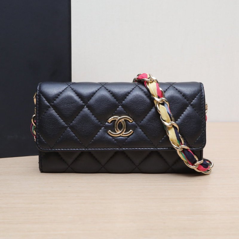 CHANEL 黑色羊皮30開金扣彩虹鏈條CFMiniWoc肩背包-0