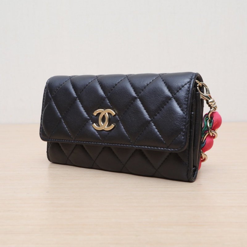 CHANEL 黑色羊皮30開金扣彩虹鏈條CFMiniWoc肩背包-2