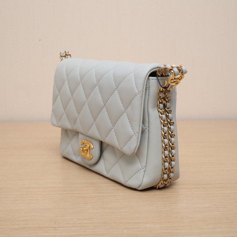 CHANEL CF口蓋包大Mini20淺藍色羊皮晶片開金扣雙C吊飾雙皮穿鏈肩背包-4