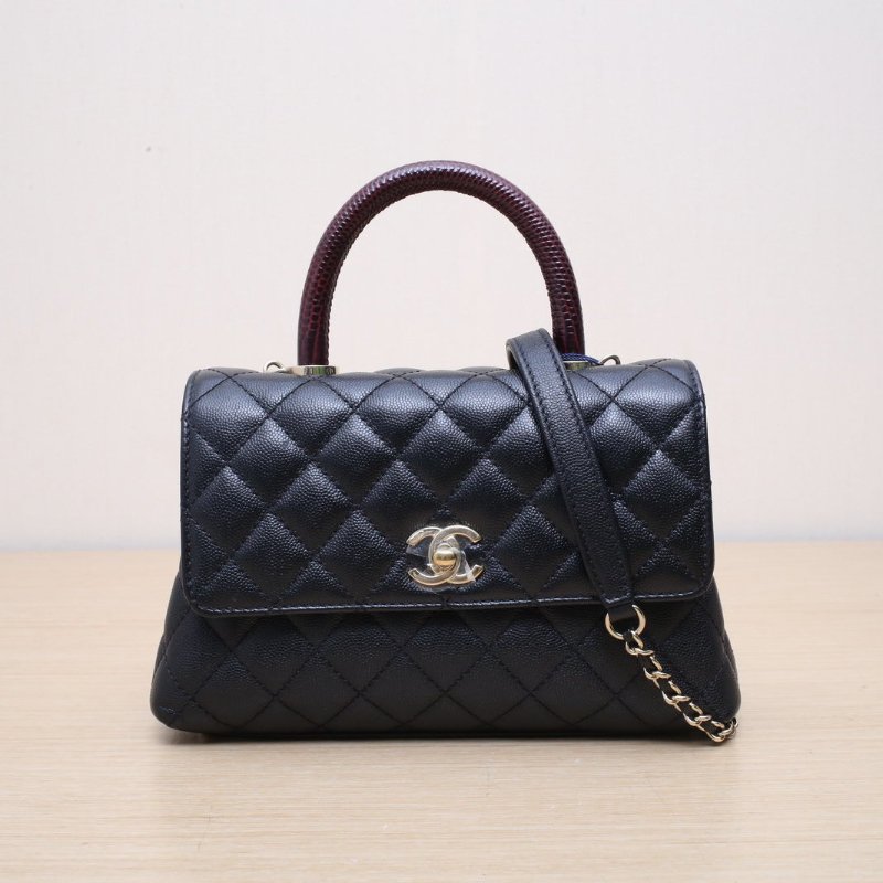 CHANEL CocoHandle小號黑色荔枝牛皮晶片開金扣肩背包-1