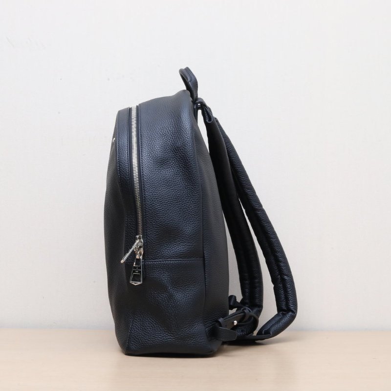 LOUIS VUITTON 黑色牛皮2019LVArmand雙肩包純色肩背包-4