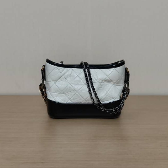 CHANEL GABRIELLE流浪小號20白色牛皮28開金銀扣黑底肩背包-2