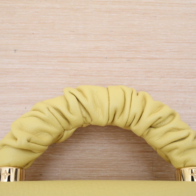 LOUIS VUITTON 黃色牛皮晶片TWISTOneHandle褶皺手提小號18肩背包-2