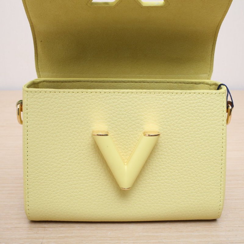 LOUIS VUITTON 黃色牛皮晶片TWISTOneHandle褶皺手提小號18肩背包-3