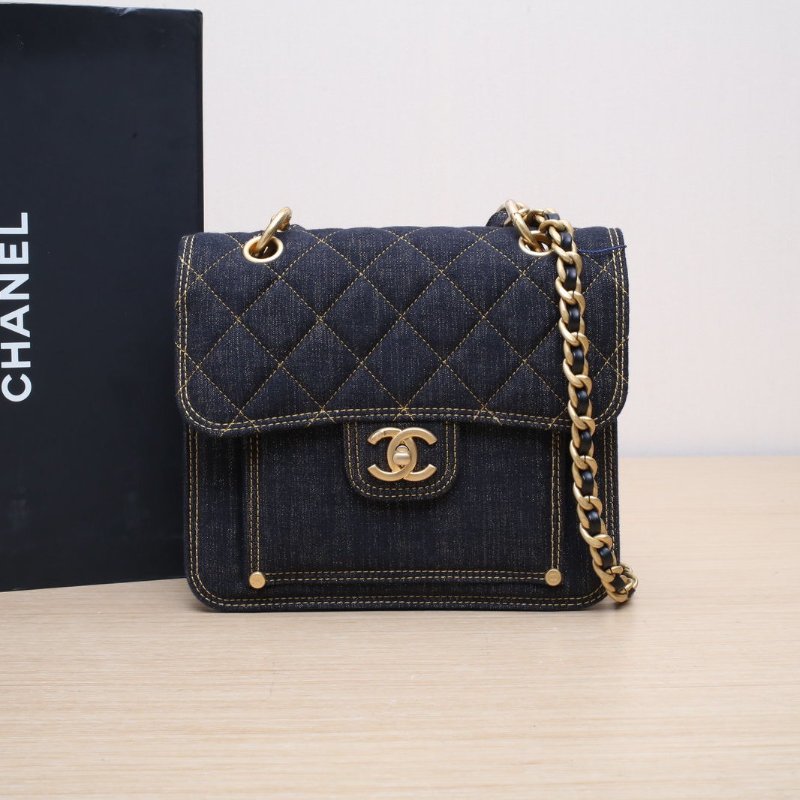 CHANEL 23S手柄郵差包22黑色牛仔晶片開金扣肩背包-0