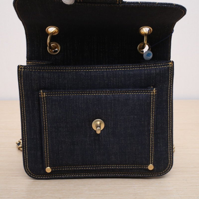 CHANEL 23S手柄郵差包22黑色牛仔晶片開金扣肩背包-3