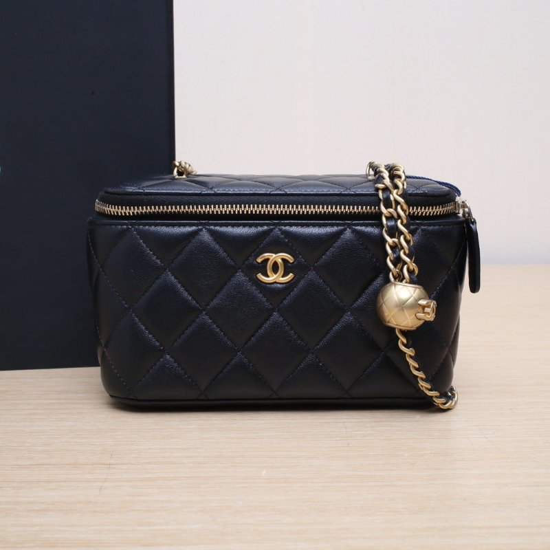 CHANEL 長盒子化妝包帶鏡子16.5黑色羊皮鐳射標金扣金球調節扣肩帶肩背包-0