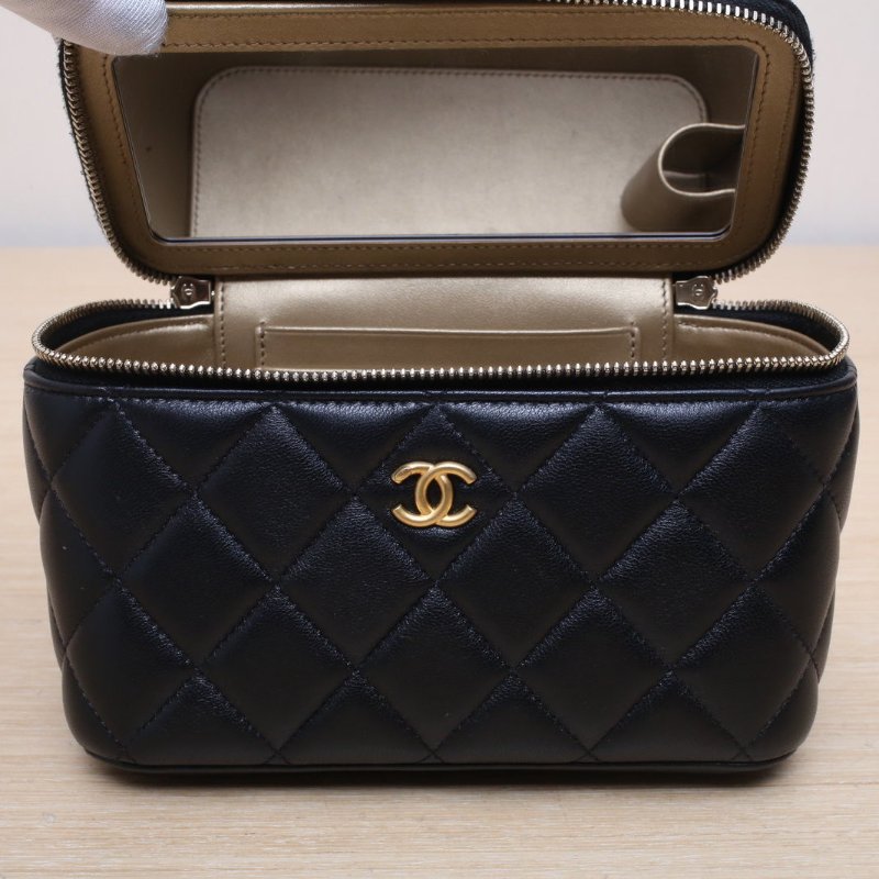 CHANEL 長盒子化妝包帶鏡子16.5黑色羊皮鐳射標金扣金球調節扣肩帶肩背包-3