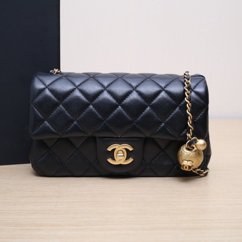 CHANEL CF口蓋包大Mini20黑色羊皮晶片開金扣金球調節扣肩帶肩背包-0