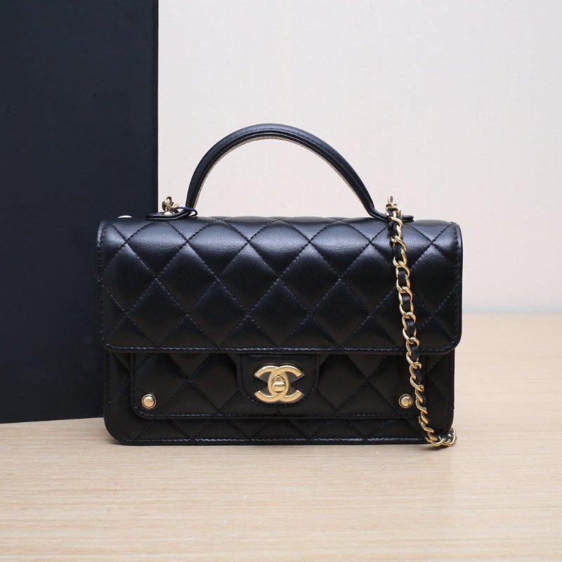 CHANEL 黑色羊皮晶片開金扣25B手柄郵差woc鏈條包19肩背包-0