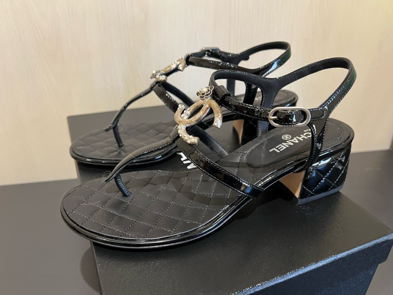 Chanel小香 香奈兒大雙C鑽飾山茶花logo漆面低跟涼鞋（9.5成新）-2