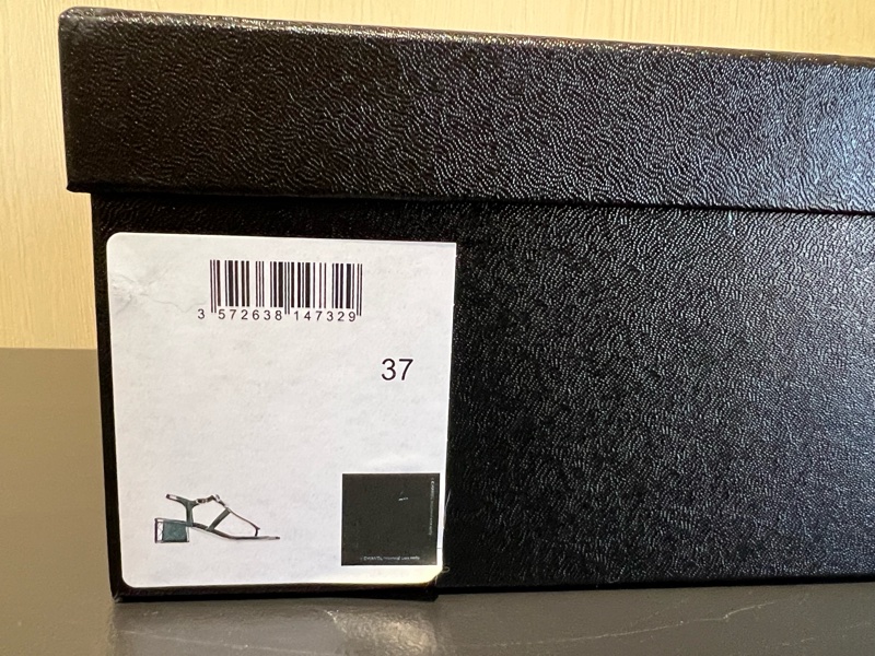 Chanel小香 香奈兒大雙C鑽飾山茶花logo漆面低跟涼鞋（9.5成新）-8