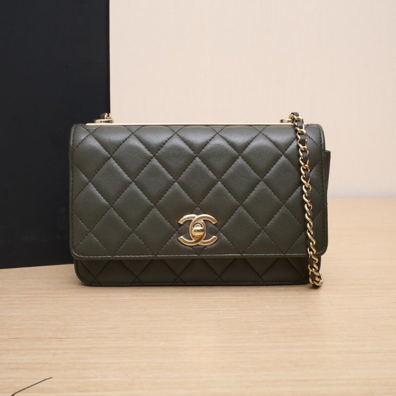 CHANEL TrendyCCWOC19綠色羊皮22開金扣肩背包-0