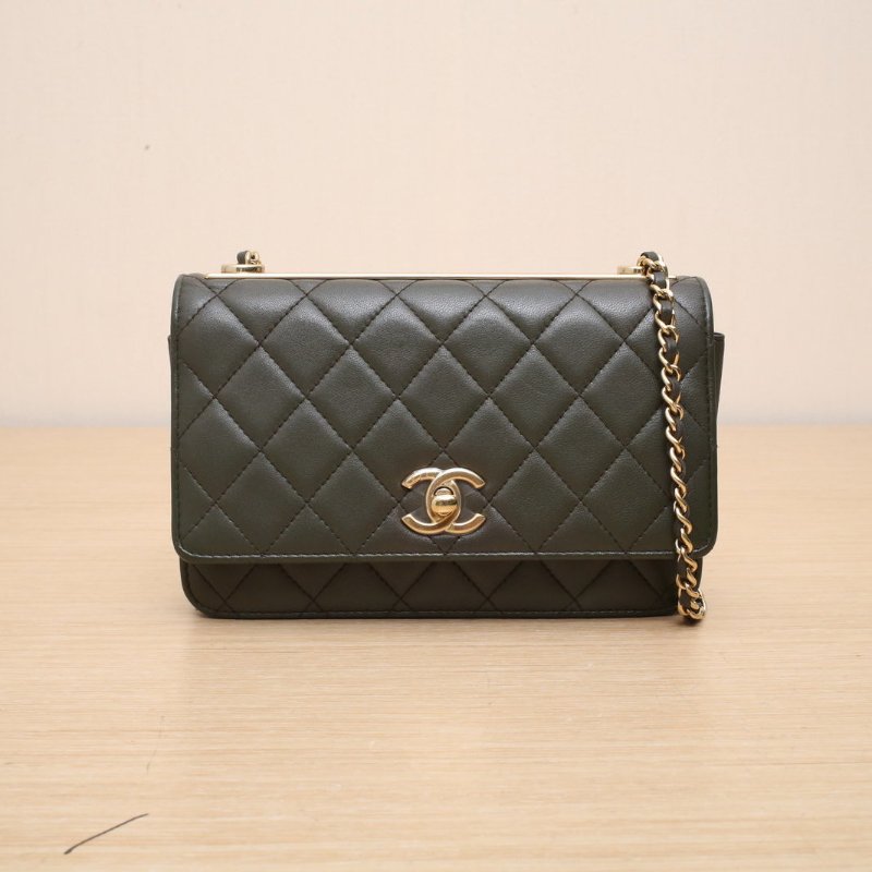 CHANEL TrendyCCWOC19綠色羊皮22開金扣肩背包-1